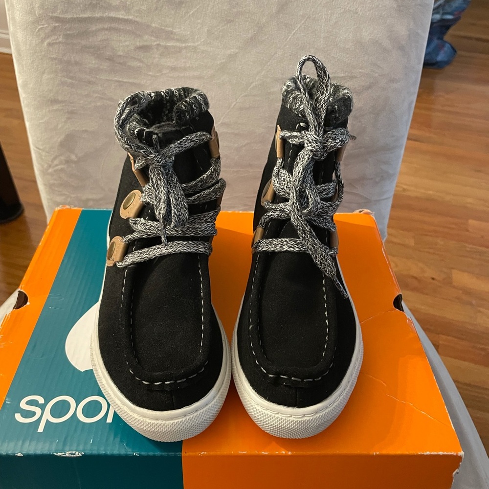 Nwot size 6 ankle boots